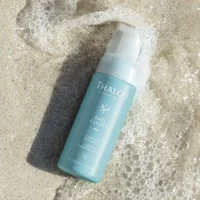 Écume d'eau nettoyante